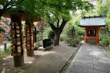 <p>มีที่ให้เขียนคำอธิษฐาน</p>