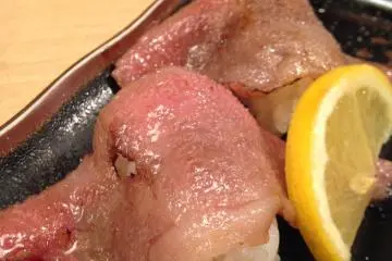 <p>Wagyu Aburi เนื้อกริลล์นิดๆ อร่อยสุดยอด</p>