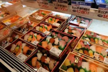 <p>ซูชิสดๆ</p>