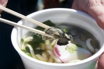 Miyajima Oyster Festival (Photo: <a href="http://www.gethiroshima.com" target="_blank" rel="noreferrer noopener nofollow">GetHiroshima</a>)