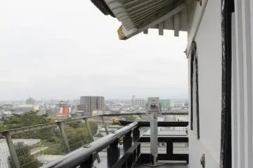 <p>บนระเบียง</p>