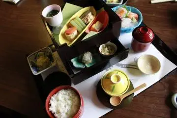 <p>อิ่มอร่อยกับร้านอาหารขึ้นชื่อติดปราสาทคิชิวาดะ</p>
