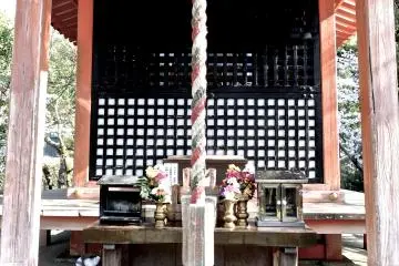 I found this simple, yet beautiful, prayer altar just before the entrance to the temple