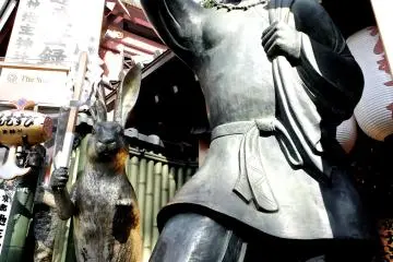 <p>Entrance to a shrine, just behind the temple</p>