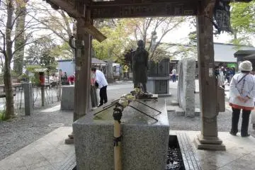 <p>ในบริเวณวัด</p>