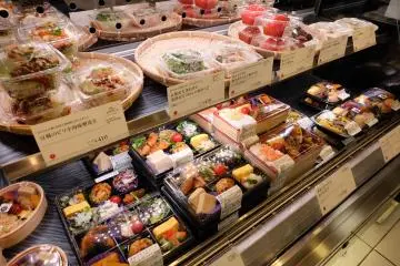 <p>ชุดอาหารกลางวันอยู่ที่ 500-1300 เยน</p>