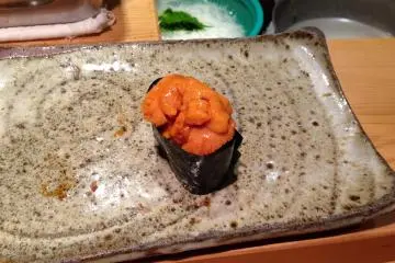 My husband's favorite: uni (sea urchin) (Photo: Stefan Bauer)