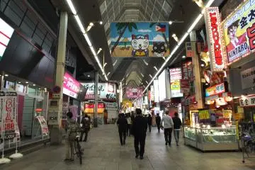 <p>เดินบนถนนสายนี้จะเรื่อยๆจะเจอร้าน</p>