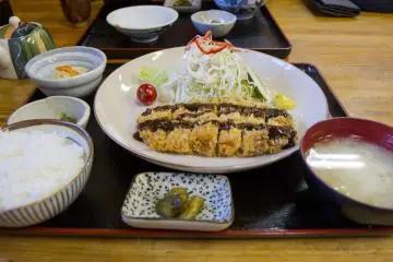 <p>Kurobuta "black hog" cutlet teishoku</p>