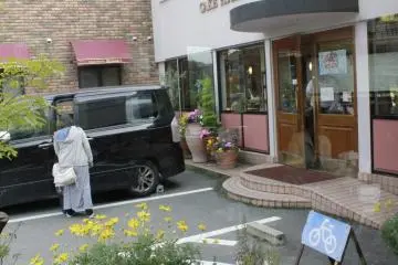 <p>หน้าร้าน</p>