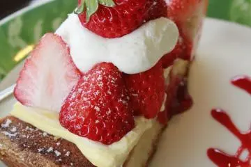 <p>strawberry cheese tart</p>