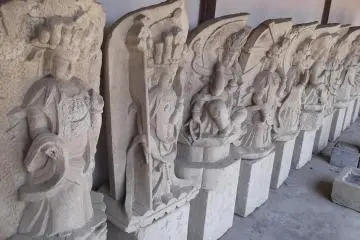<p>This line of statues watch to make sure you behave appropriately</p>