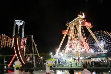Nagashima Spaland by night