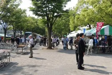 <p>Earth Day Market ที่สวนสาธารณะโยะโยะกิ (Yoyogi) ในเช้าวันอาทิตย์</p>