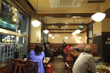 <p>บรรยากาศชั้น 1 ของร้าน</p>
