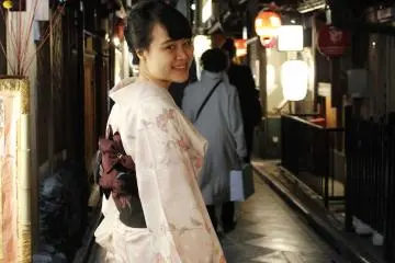 <p>เดินเล่นในย่านเมืองเก่า</p>