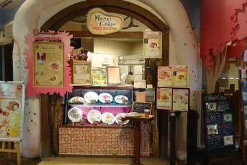 <p>ร้าน Merci Crepe</p>