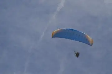 <p>A&nbsp;skyrider chair flies overhead</p>
