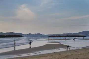 <p>Evening approaches the shores of Shingu</p>