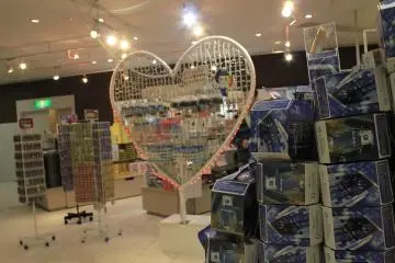 <p>ร้านขายของที่ระลึก Sky Shop</p>