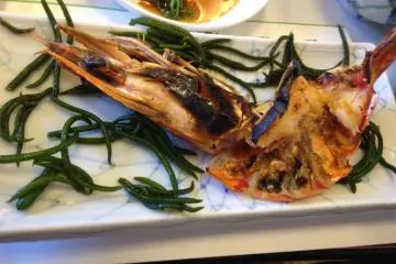 ถ้าทุกคนสั่งรายการนี้จะกินได้ไม่ถึงครึ่ง จึงควรขอคำแนะนำจากพนักงานเสิร์ฟก่อนสั่ง