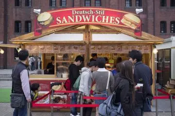 Deutsch-Stil sandwich stand.