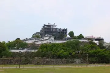 <p>ปราสาทฮิเมจิในวันเปิดผ้าคลุมกับมุมไกลๆ</p>