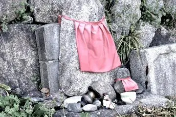강과 다리 근처 