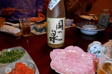 หนึ่งในสาเกท้องถิ่นในฟุคุอิ  'Oka-no Izumi' สดใหม่จากแหล่งผลิต
