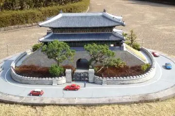 <p>South Gate, Seoul</p>