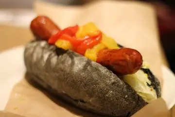 <p>The &yen;700 hot dog</p>