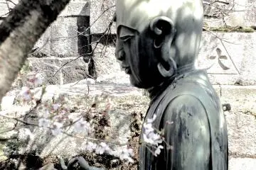 <p>Unique statue in the cemetery that climbs the hill</p>