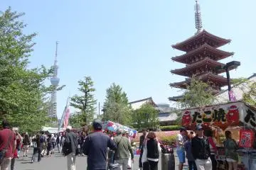 <p>เจดีย์ 5 ชั้นและ Sky Tree</p>