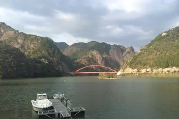 <p>The view of the dam, on the way back from the hot spring village</p>