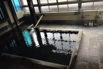 <p>Indoor hot spring</p>