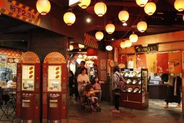 <p>พาครอบครรัวมาทานอาหาร</p>