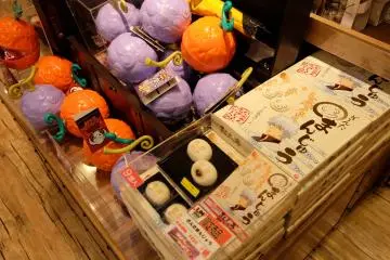 <p>ขนมทำเป็นรูปตัวละครเรื่องกินทามะ ใครกล้ากิน?</p>