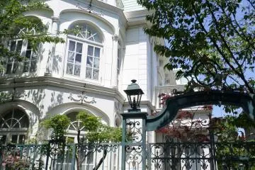 The park is surrounded by distinctive houses, including this Western-style home.