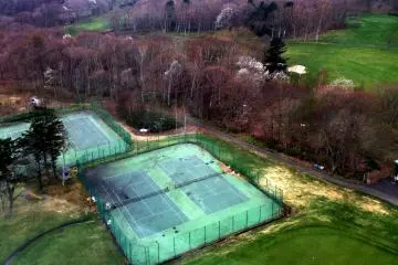 Tennis in Summer, Skiing at Winter from this resort.