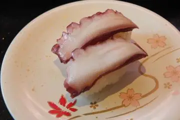 <p>ซูชิหน้าปลาหมึก</p>