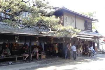 <p>ร้านน้ำชาเก่าแก่โบราณ</p>