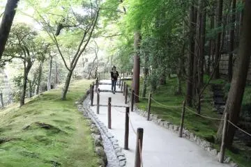 <p>ทางเดินในสวน</p>