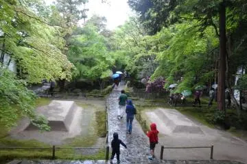 <p>ภายในวัด</p>