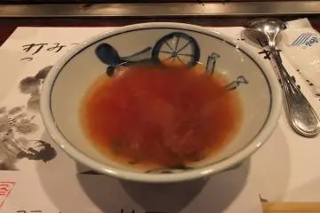 <p>น้ำซุปสูตรเฉพาะของร้าน</p>