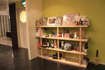 <p>ข้าวของบนชั้นล่าง</p>