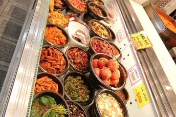 Un vaste choix de kimchi