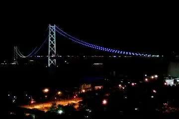 <p>Romantic night view of the lit-up Great Akashi Strait Bridge</p>