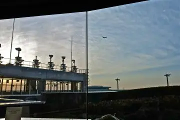 <p>While relaxing in the massage chair, you can watch aircraft take off during sunset.</p>