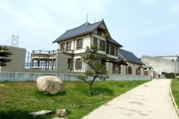 <p>Former Muto Sanji residence. He was the ex-CEO of Kanebo and a member of the House of Representatives. He built this house in 1907 and after he passed away in 1934 Kanebo used the house as a recreation facility for the company employees. In 2007, Kanebo donated the house to Hyogo prefecture</p>