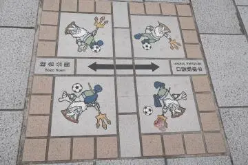 There are helpful signs on the street directing you to the stadium